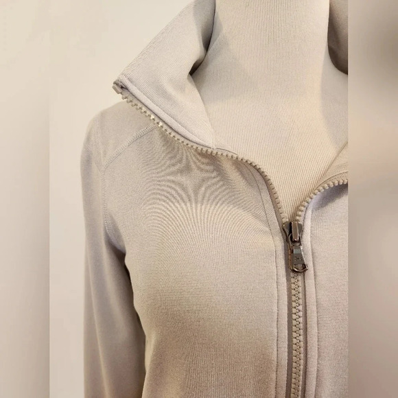 || UNDER ARMOUR || small zip up jacket - Picture 2 of 11